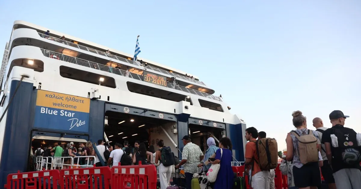 Ο Κικίλιας στο λιμάνι του Πειραιά