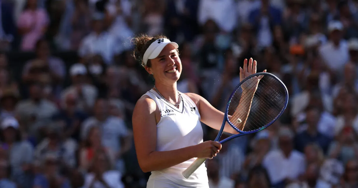 Η Λίντα Νόσκοβα πανηγυρίζει τον τίτλο στο Wimbledon