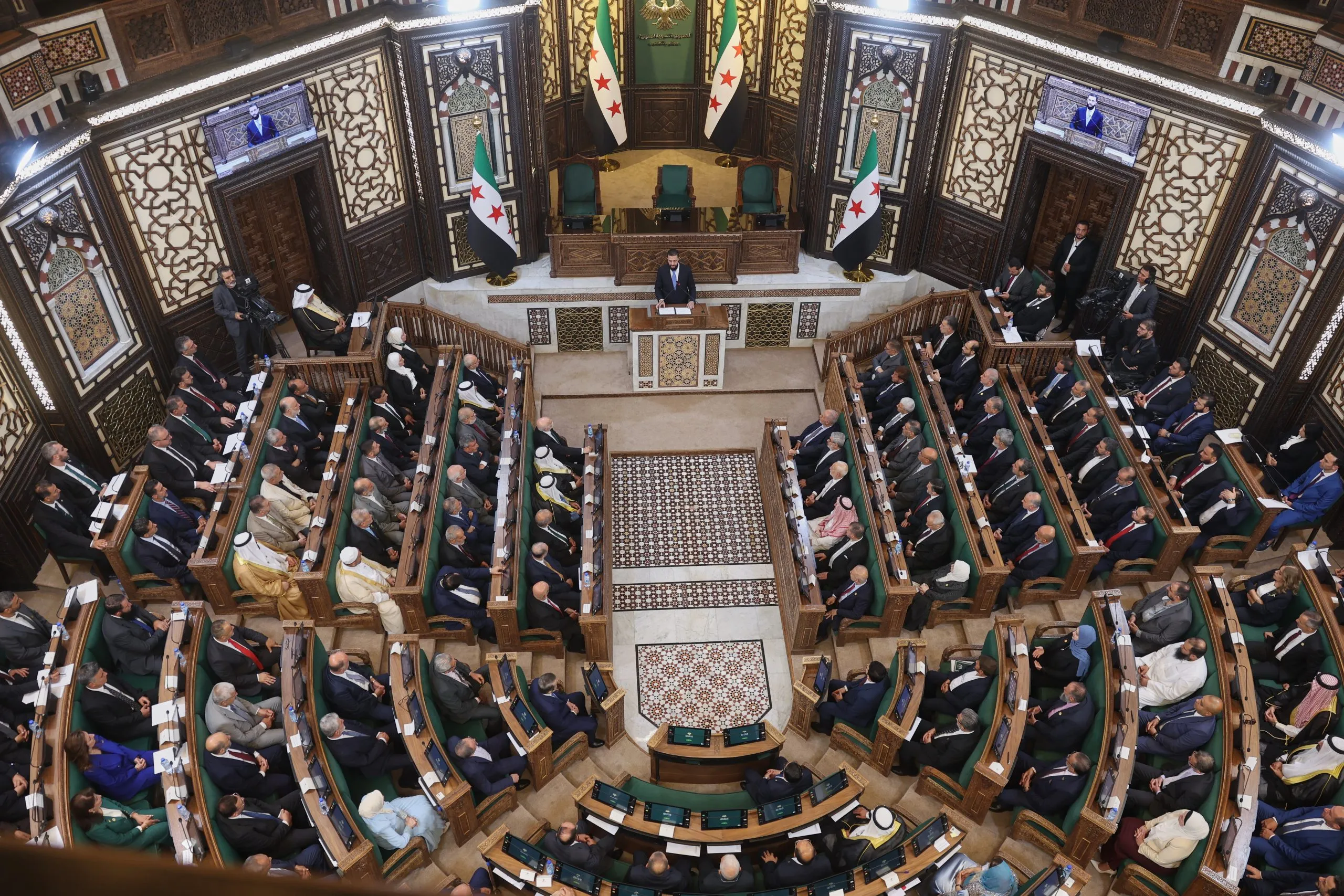Η πρώτη συνεδρίαση της μεταβατικής Βουλής της Συρίας