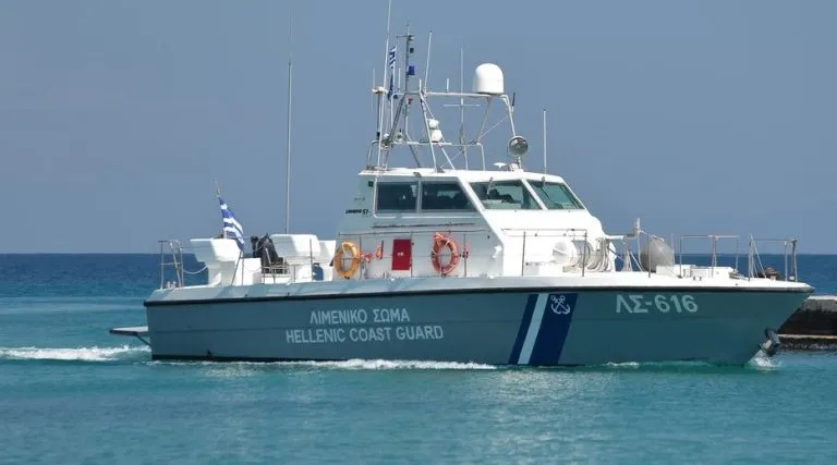 Περιπολικό σκάφος Λιμενικού σε επιχείρηση διάσωσης στη Λευκάδα