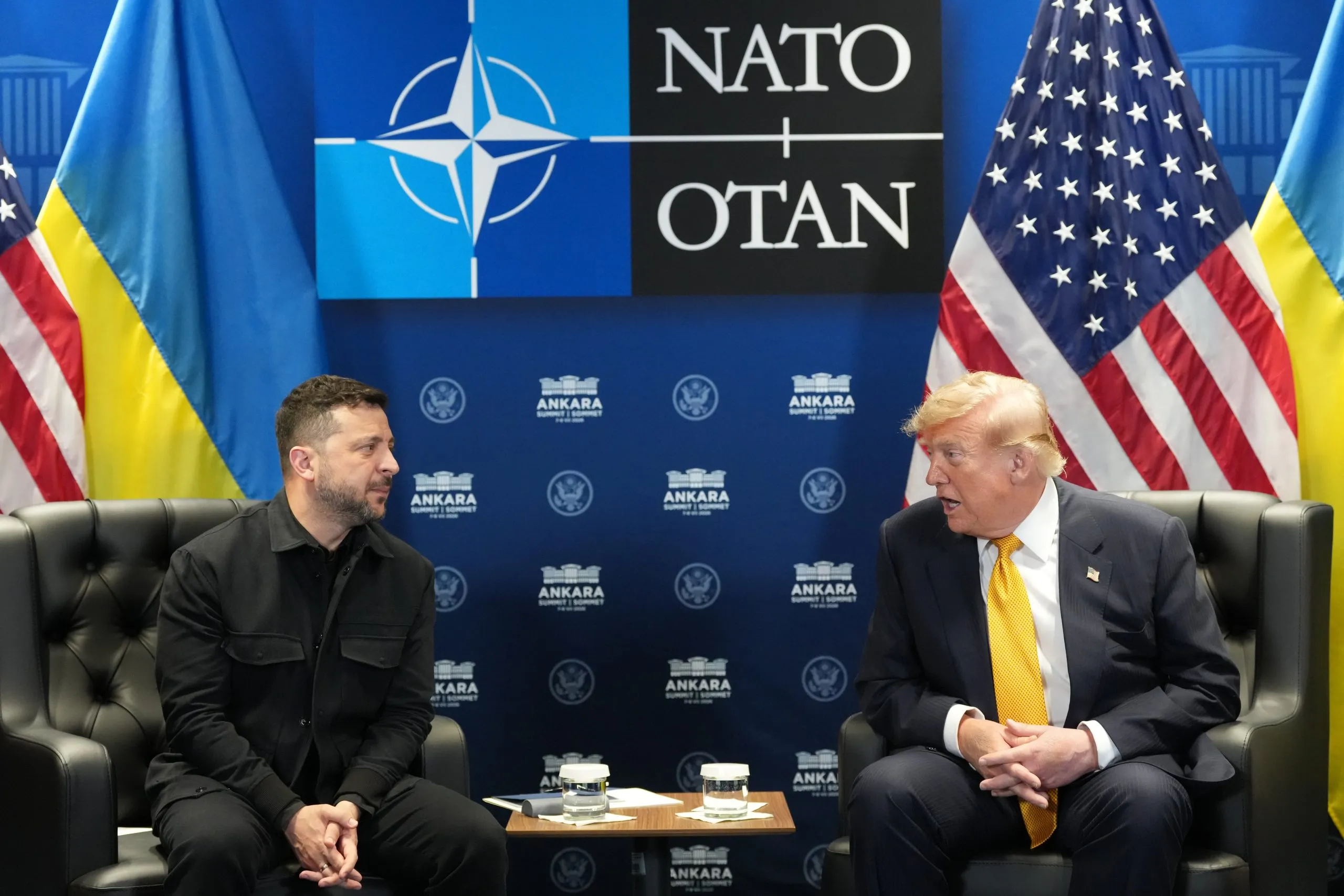 Ο Μακρόν και ο Τραμπ στη Σύνοδο του ΝΑΤΟ στην Άγκυρα