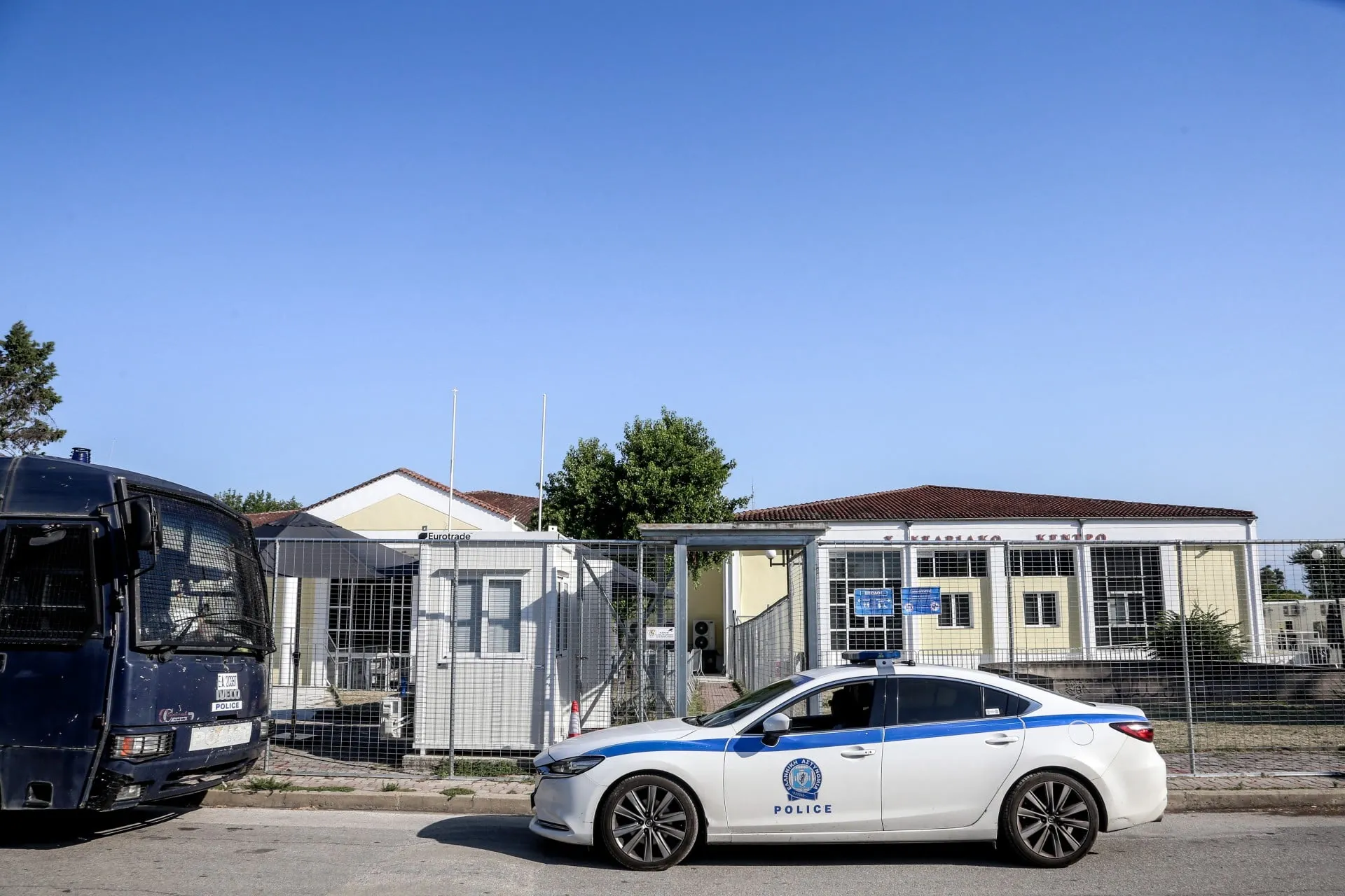 Το δικαστικό μέγαρο όπου διεξάγεται η δίκη για τα Τέμπη