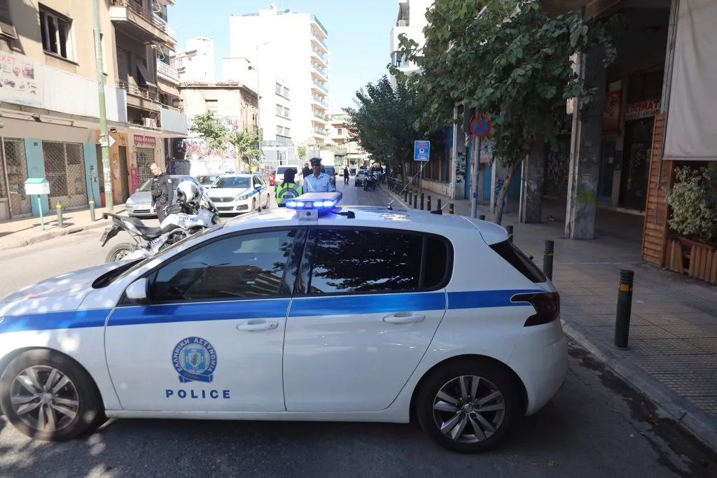 Αστυνομικός αποκλεισμός σε κτίριο στην Κυψέλη