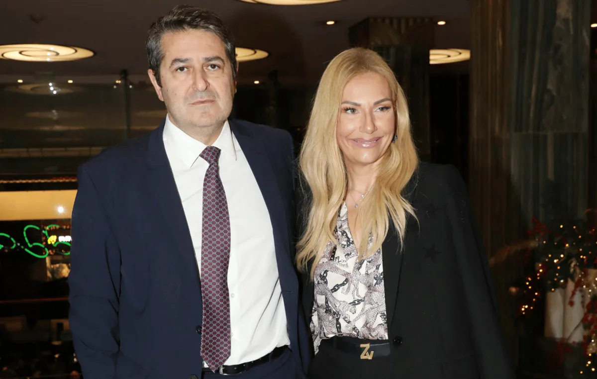 Ο Γιώργος Μυλωνάκης με τη σύζυγό του σε κοινωνική εκδήλωση