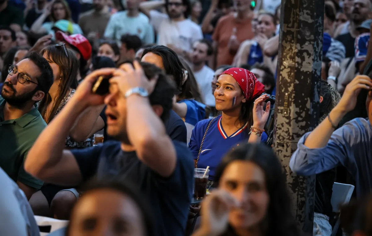 Πανηγυρισμοί Γάλλων φιλάθλων μετά τη νίκη επί του Μαρόκου