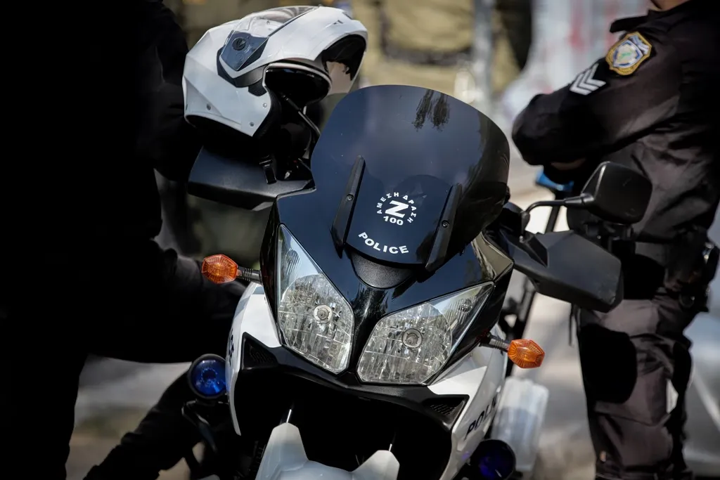 Αστυνομικό περιπολικό σε καταδίωξη στη Νέα Σμύρνη