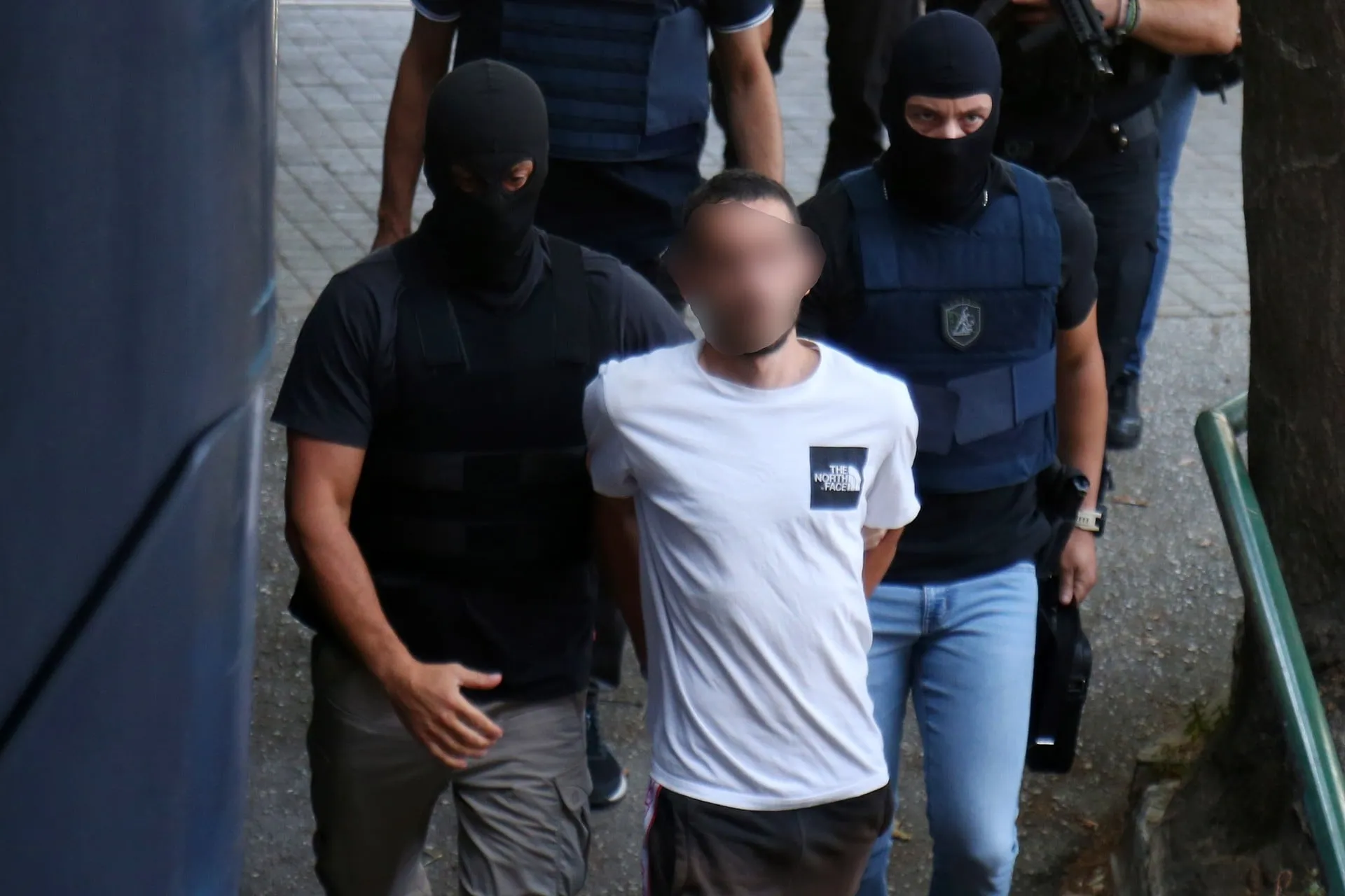 Αστυνομικοί έξω από το Δικαστικό Μέγαρο Θεσσαλονίκης