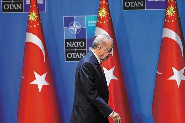 Ο Οζγκιούρ Οζέλ μιλά στην τουρκική Εθνοσυνέλευση
