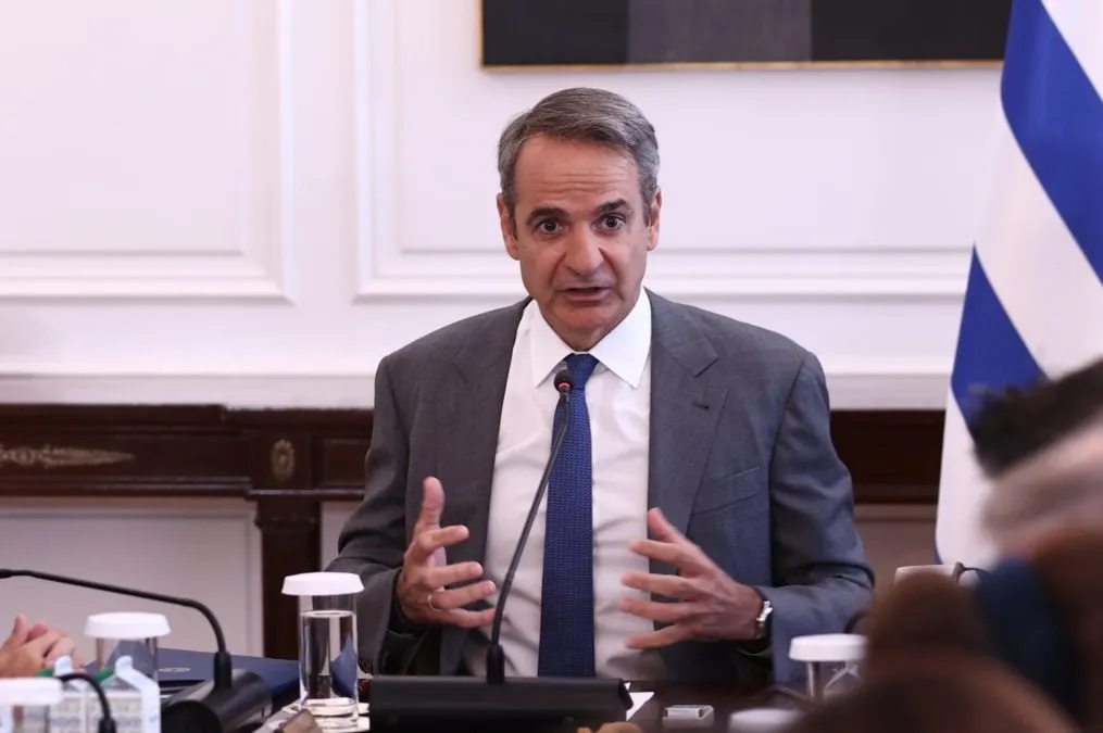 Ο Μητσοτάκης ανακοινώνει αύξηση αφορολόγητου φιλοδωρημάτων