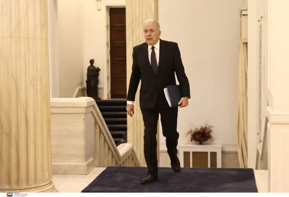 Ο Δημήτρης Αβραμόπουλος στη Βουλή κατά την υπόθεση Qatargate