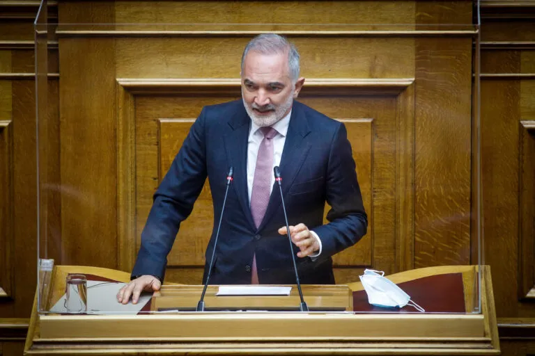 Η Ολομέλεια της Βουλής ψηφίζει την άρση ασυλίας