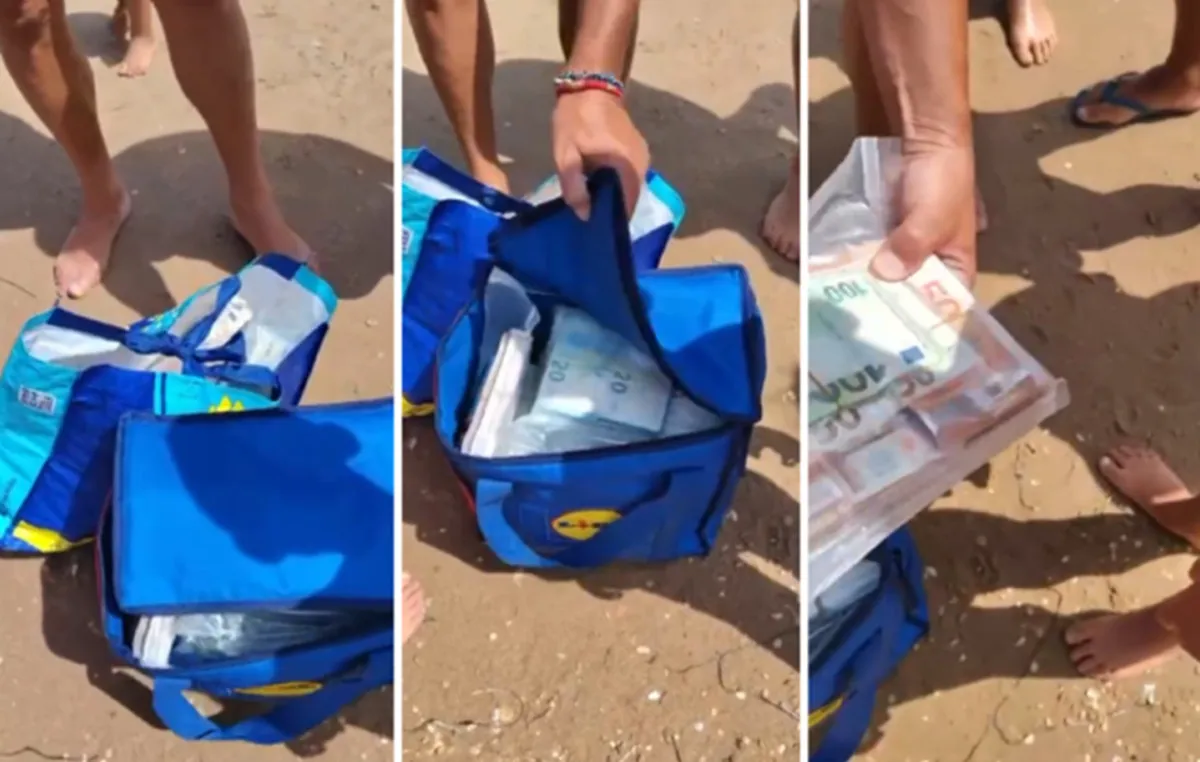 Χαρτονομίσματα στη θάλασσα στην παραλία Marina di Ragusa