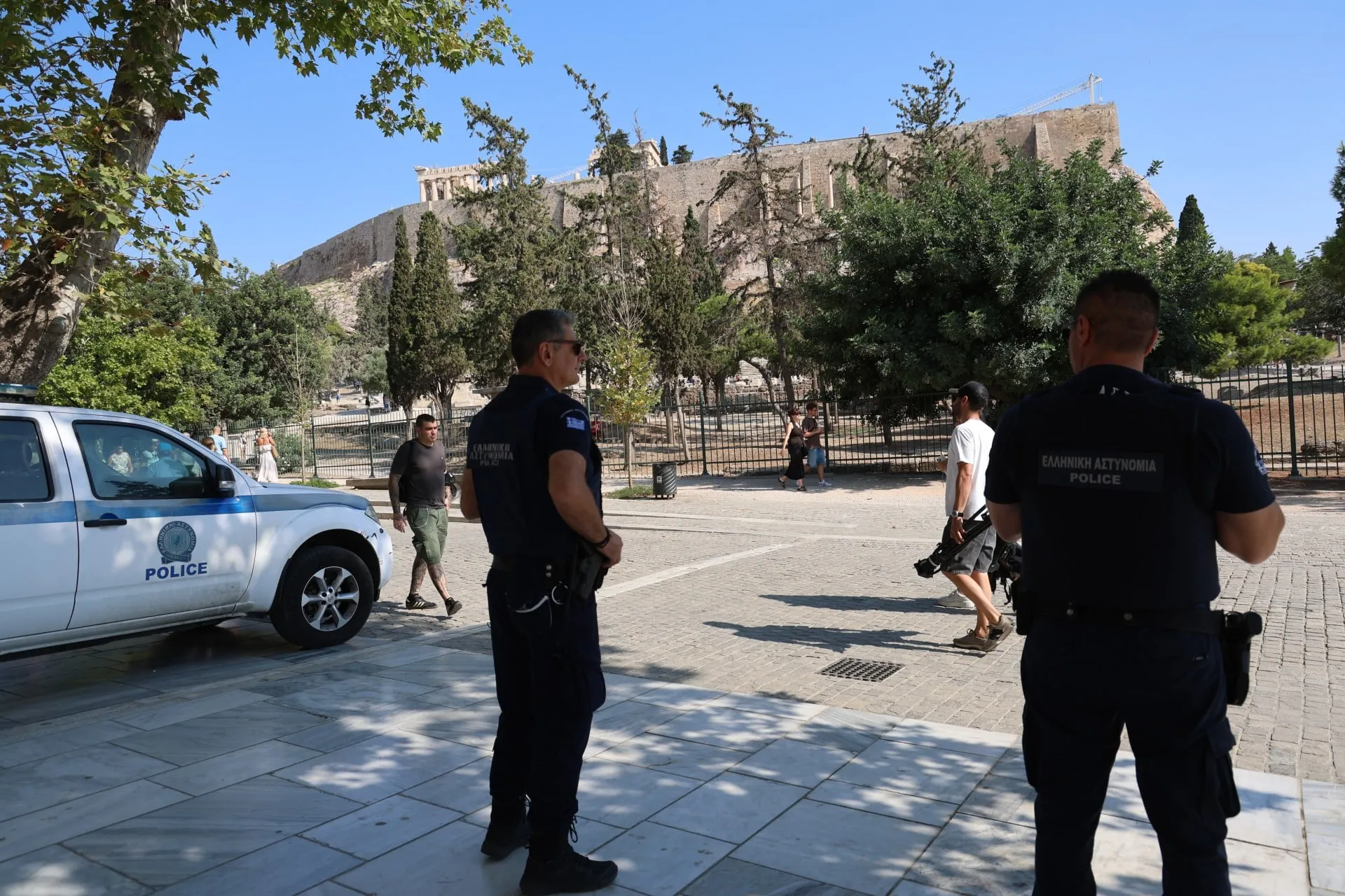 Αστυνομία στην είσοδο της Ακρόπολης μετά την επίθεση με μαχαίρι