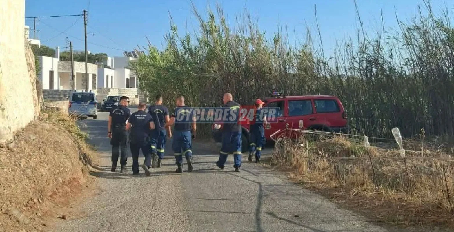 Πυροσβέστες σε επιχείρηση απεγκλωβισμού από πηγάδι στη Σύρο