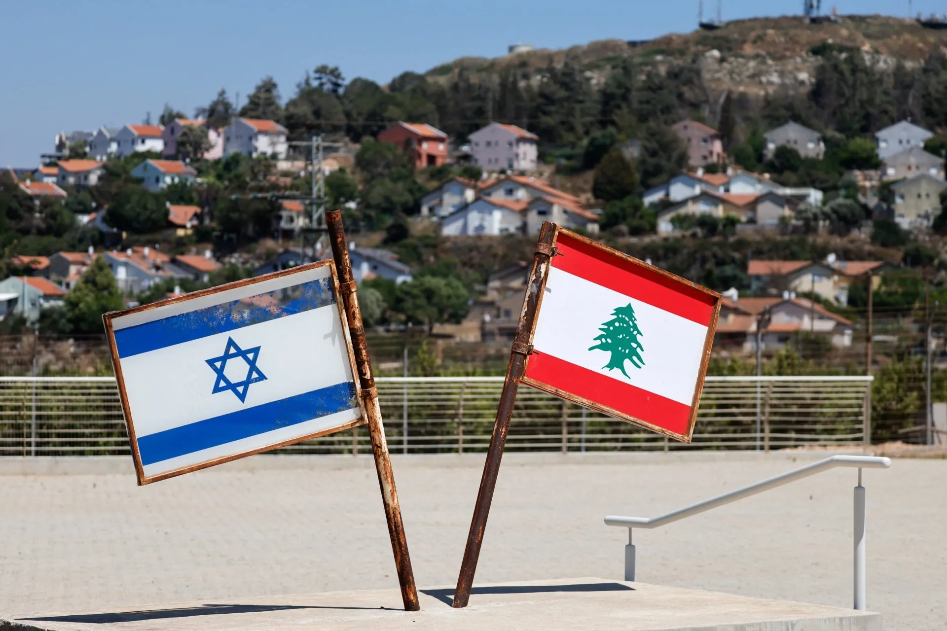Σημαίες Ισραήλ και Λιβάνου με φόντο τη Ρώμη