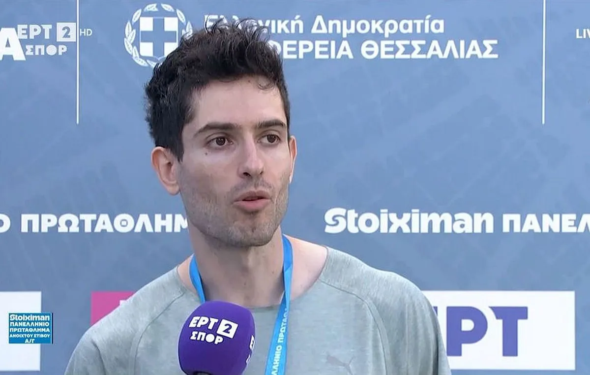 Ο Τεντόγλου πανηγυρίζει μετά το άλμα ρεκόρ στον Βόλο