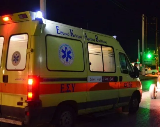 Ασθενοφόρο ΕΚΑΒ σε σημείο τροχαίου δυστυχήματος