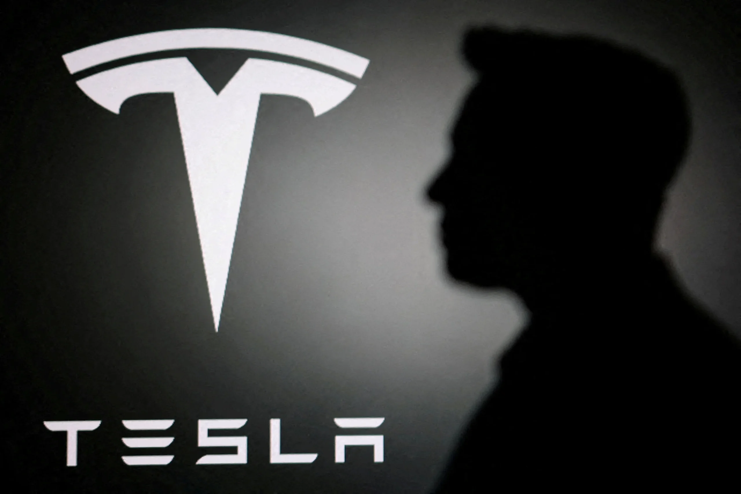 Η Tesla ανακοινώνει αρνητικές ταμειακές ροές το β' τρίμηνο