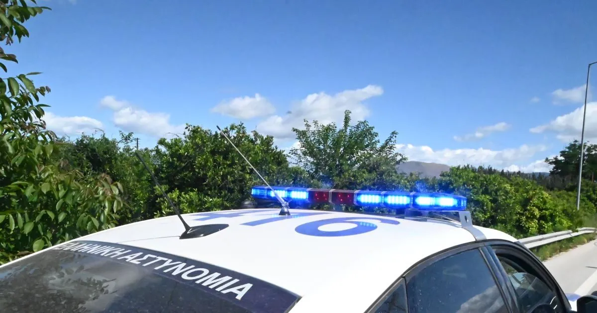 Αστυνομικό αυτοκίνητο έξω από ξενοδοχείο στα Μάλια