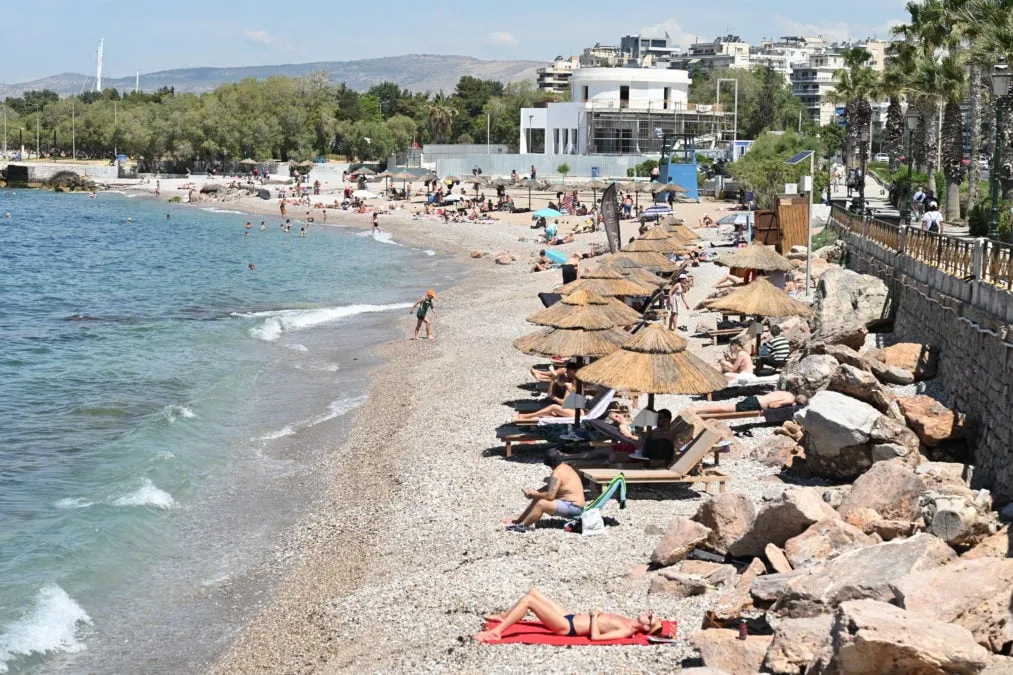 Καυτός ήλιος και ξηρό τοπίο στην Κρήτη το καλοκαίρι