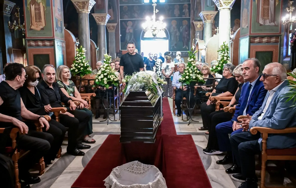 Η κηδεία της Μαίρης Λίντα στο Γηροκομείο Αθηνών