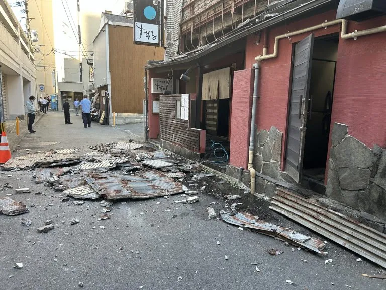 Συντρίμμια από τον σεισμό στο Κουμαμότο της Ιαπωνίας