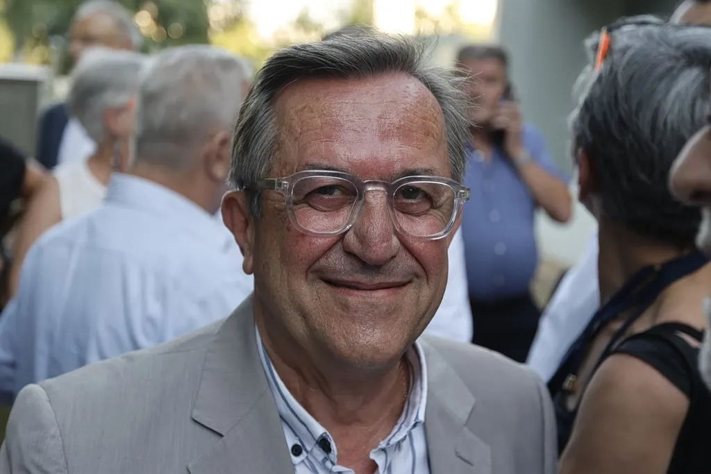 Ασθενοφόρο ΕΚΑΒ σε τροχαίο ατύχημα στην Πάτρα