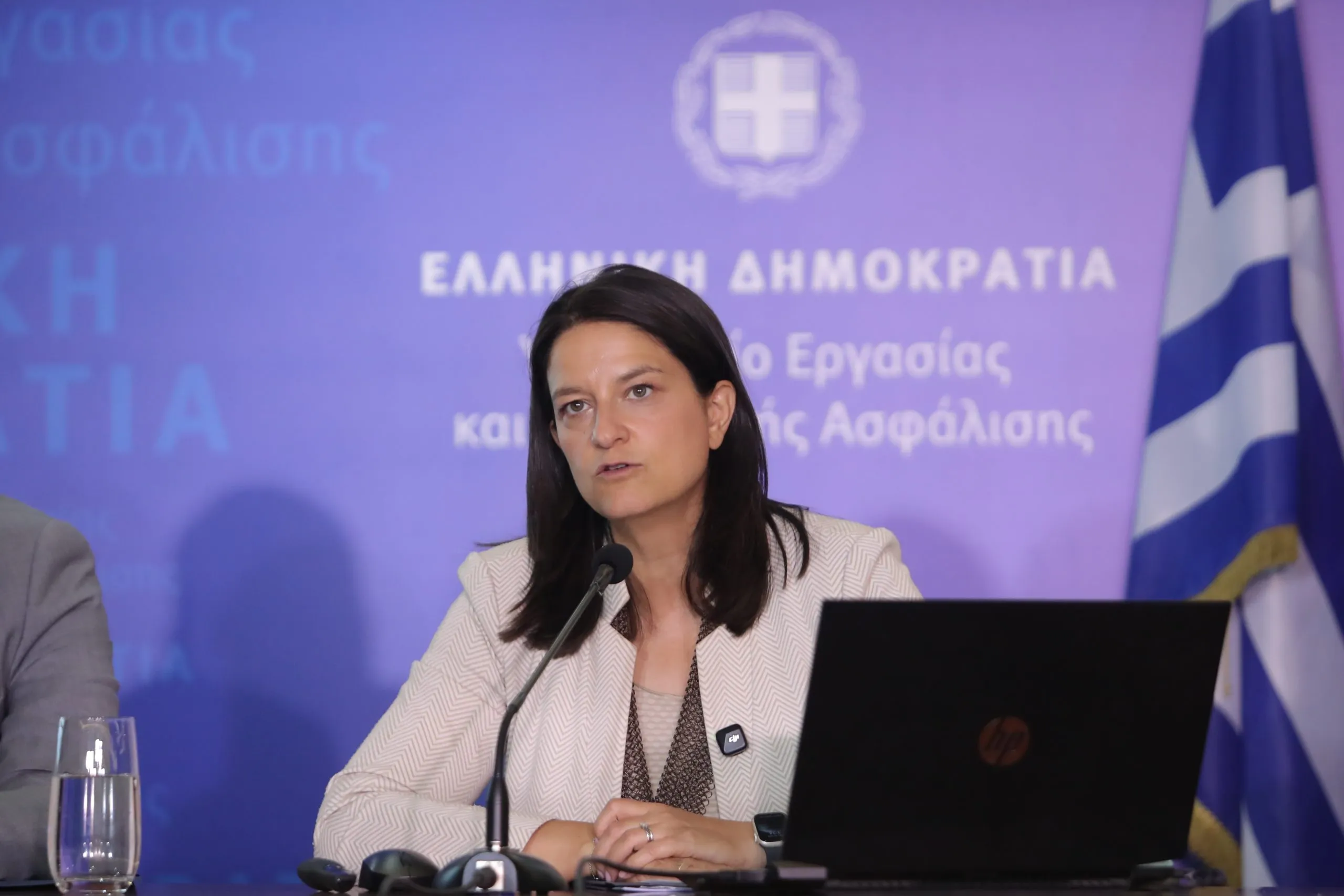 Η υπουργός Νίκη Κεραμέως ανακοινώνει πρόγραμμα ΔΥΠΑ