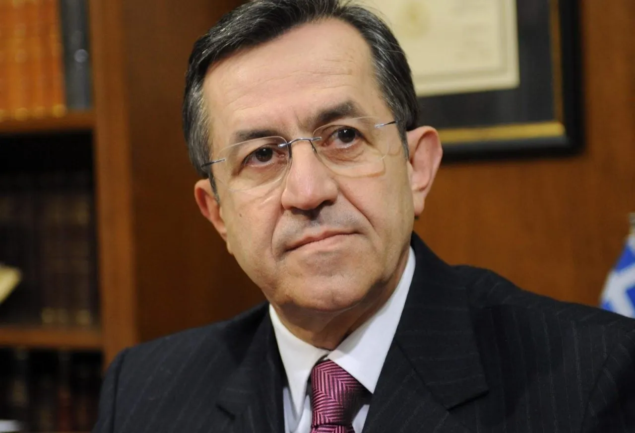 Ασθενοφόρο ΕΚΑΒ σε τροχαίο ατύχημα στην Πάτρα
