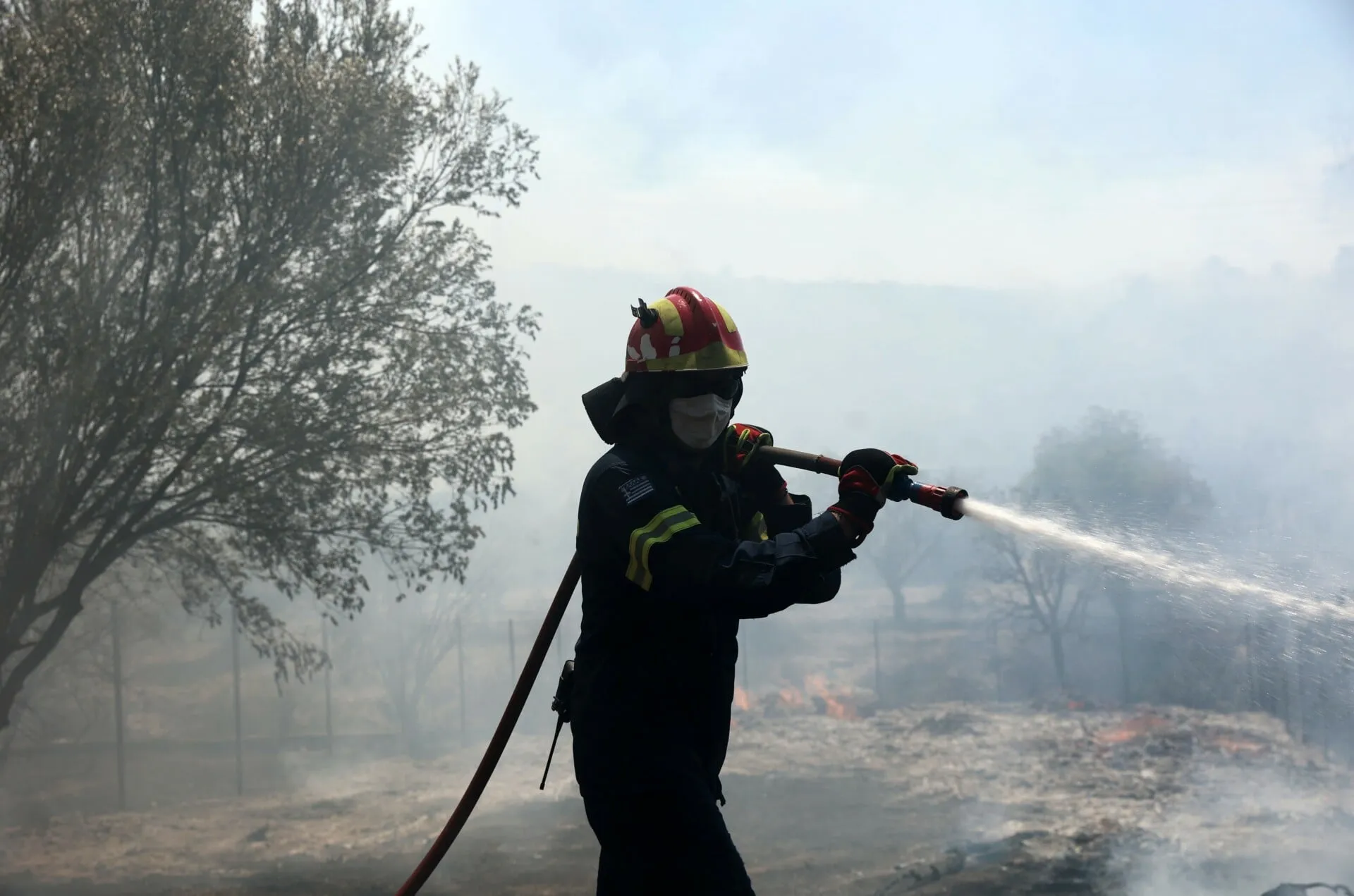 Πυροσβεστικές δυνάμεις κατασβήνουν φωτιά στο Περιβολάκι Λαγκαδά