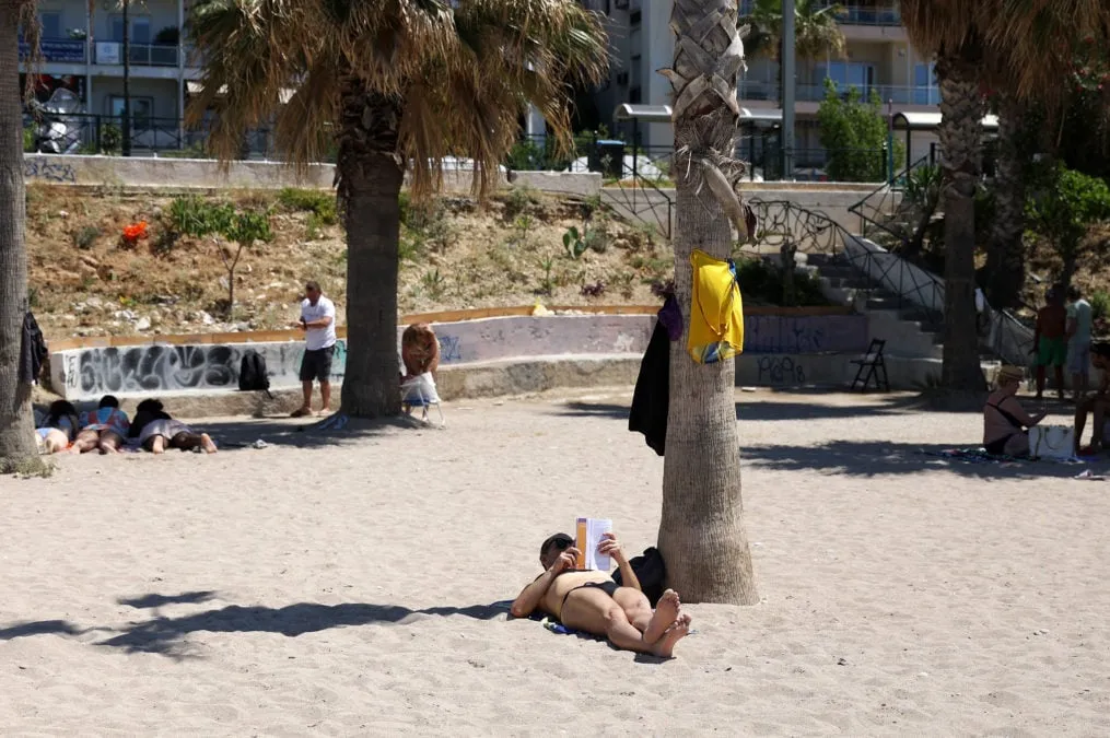 Καιρός σήμερα ήλιος και σύννεφα πάνω από την Ελλάδα