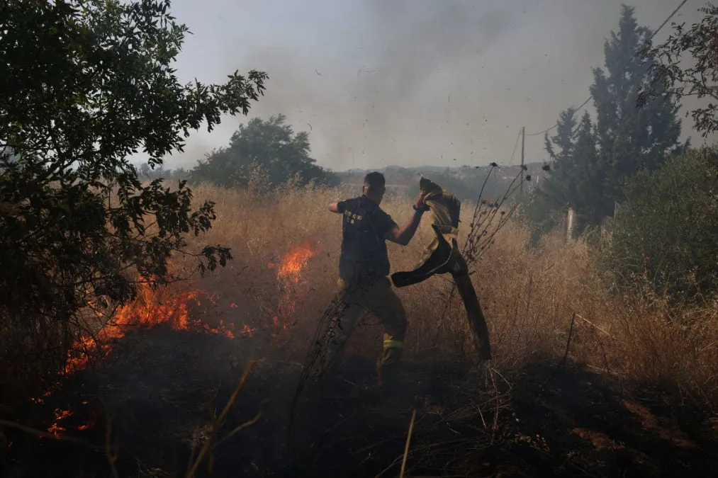 Η φωτιά στην Πυλαία Θεσσαλονίκης οριοθετήθηκε μετά από ώρες