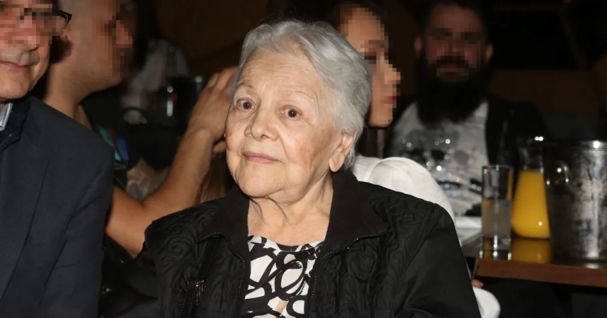 Η τραγουδίστρια Μαίρη Λίντα σε παλαιότερη εμφάνιση