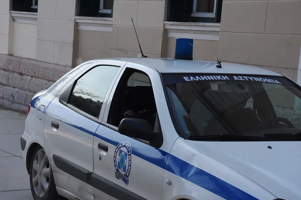 Αστυνομικός αποκλεισμός μετά από συλλήψεις για εμπορία ανθρώπων