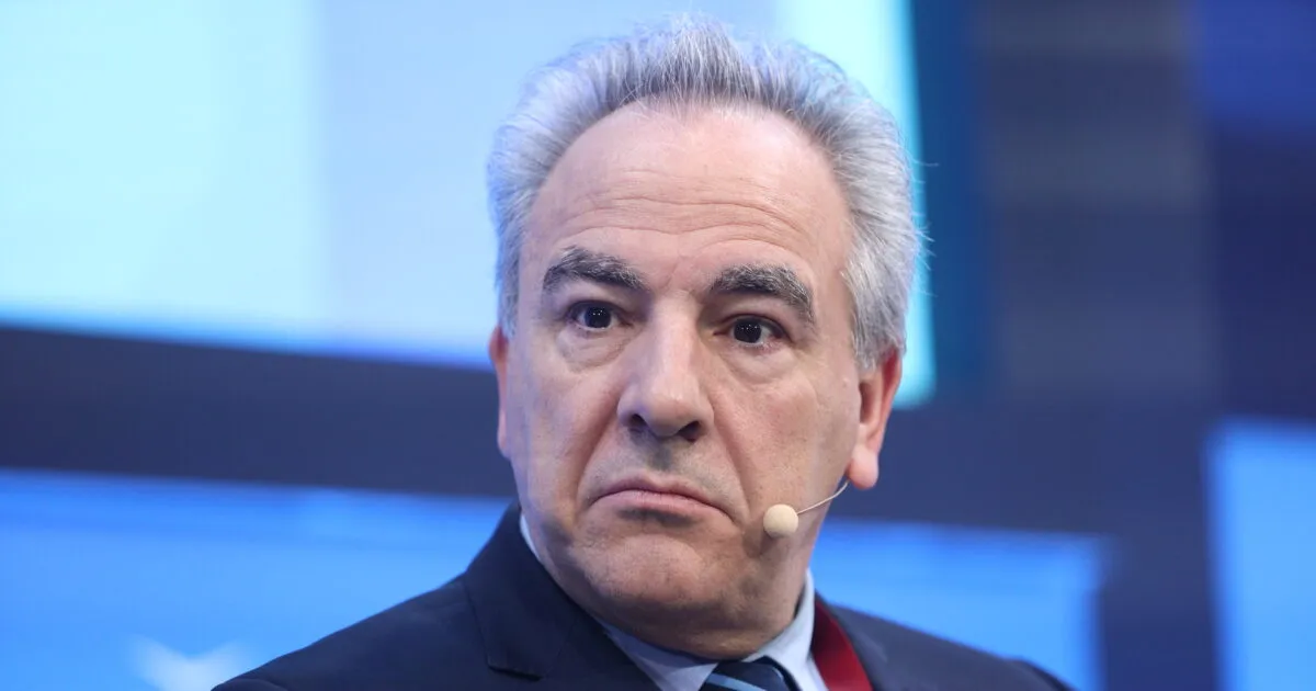 Ο Θάνος Ντόκος σε τηλεδιάσκεψη με τους Ρώσους φαρσέρ