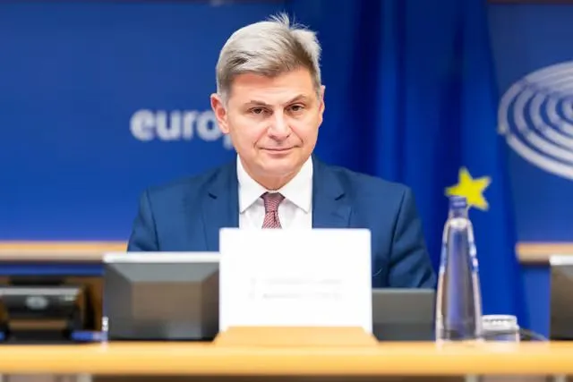Ο ευρωβουλευτής Νίκος Φαραντούρης στο Ευρωπαϊκό Κοινοβούλιο