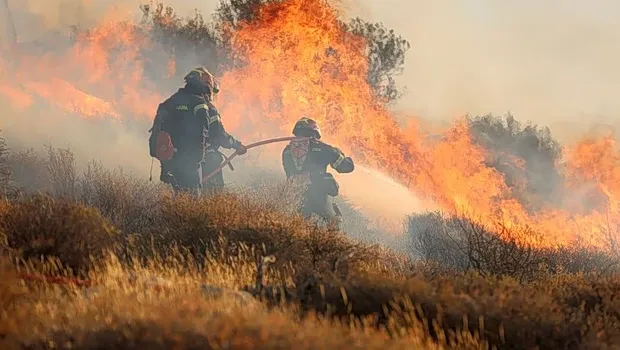 Πυροσβεστικές δυνάμεις κατασβήνουν φωτιά στο Περιβολάκι Λαγκαδά