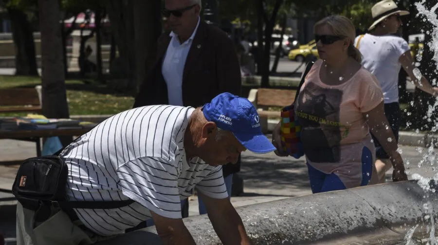 Ο καύσωνας κορυφώνεται: κόκκινος συναγερμός για φωτιά