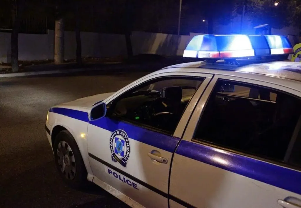 Αστυνομικό περιπολικό σε νυχτερινή επιχείρηση στη Στυλίδα