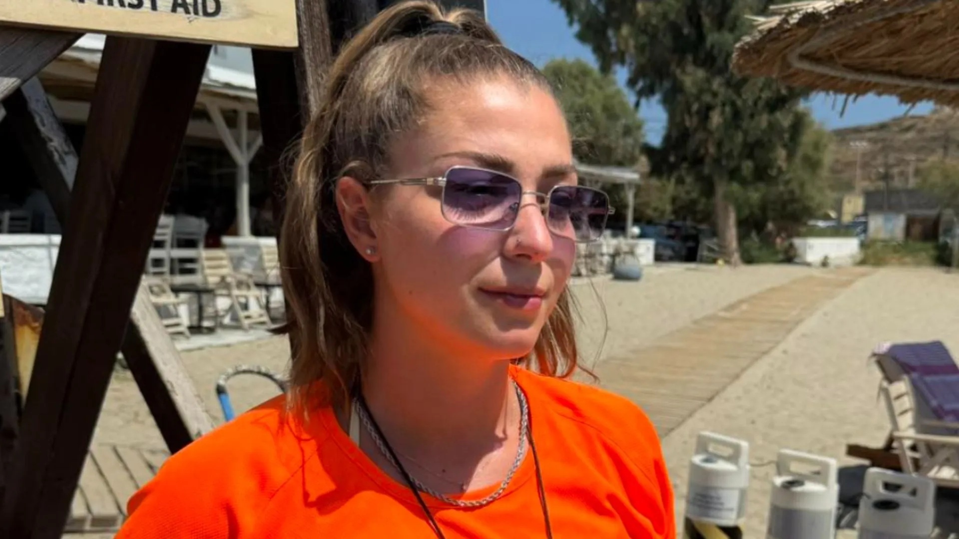 Ναυαγοσώστρια σώζει οικογένεια στην παραλία Βάρης Σύρου