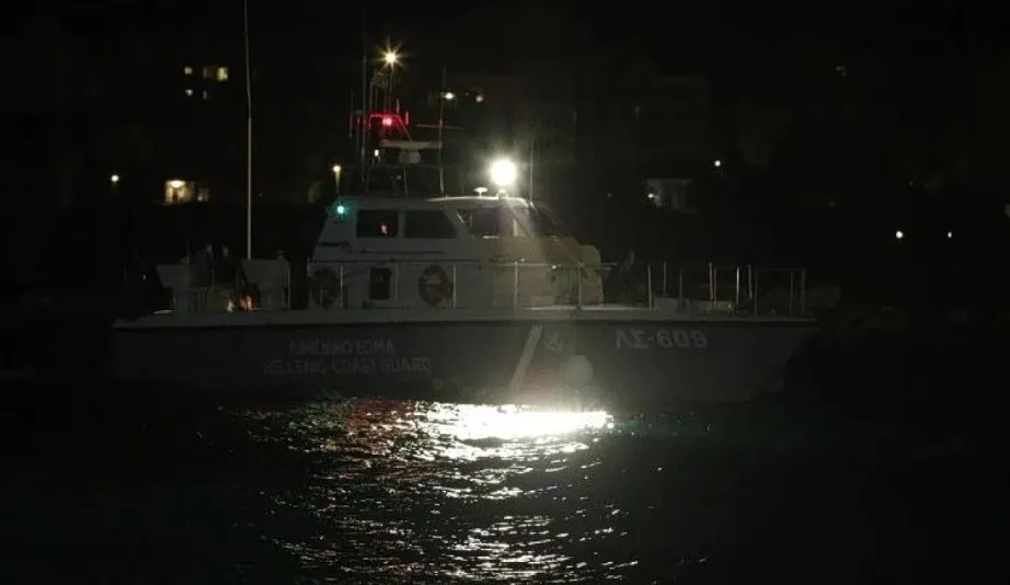 Σκάφη Λιμενικού σε επιχείρηση διάσωσης στη θάλασσα