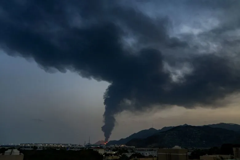 Στρατιωτική βάση με αεροσκάφη σε ερημική περιοχή