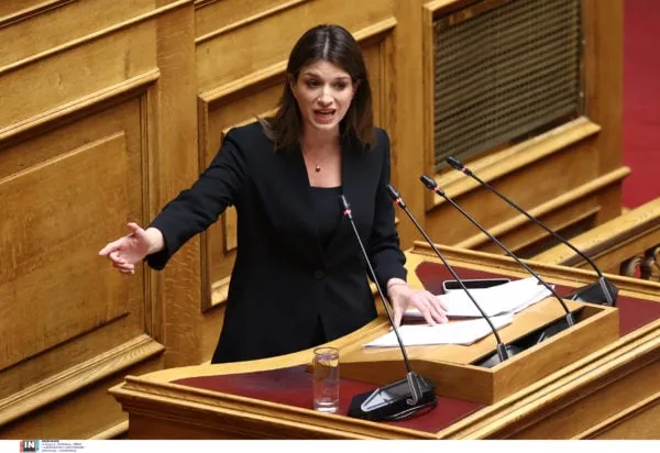 Η Κατερίνα Νοτοπούλου ανακοινώνει την παραίτησή της από τον ΣΥΡΙΖΑ