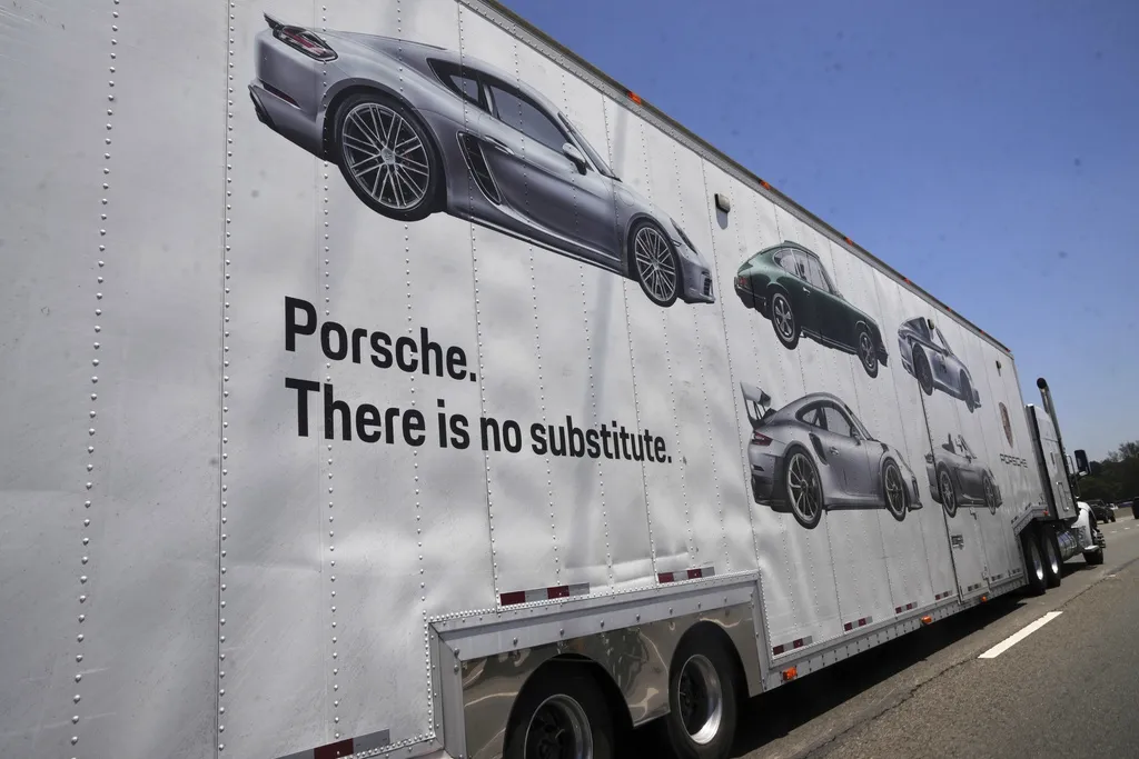 Εργοστάσιο και λογότυπο της Porsche στη Γερμανία