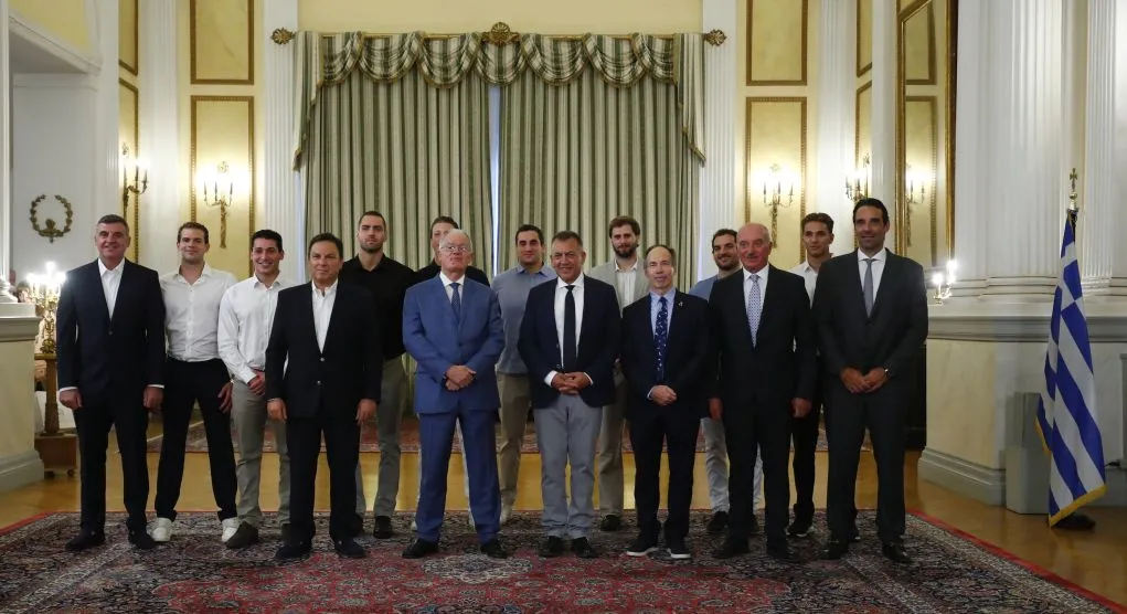 Ο Τασούλας με την Εθνική ομάδα πόλο ανδρών στο Προεδρικό