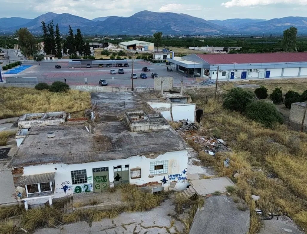 Αστυνομικό περιπολικό στο σημείο της καταδίωξης στο Άργος