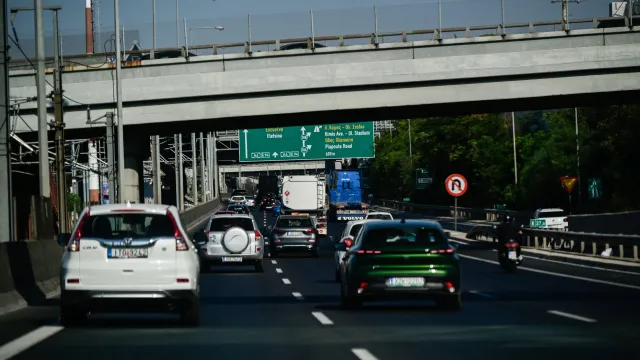 Τροχαίο ατύχημα στην Αττική Οδό με ουρές οχημάτων