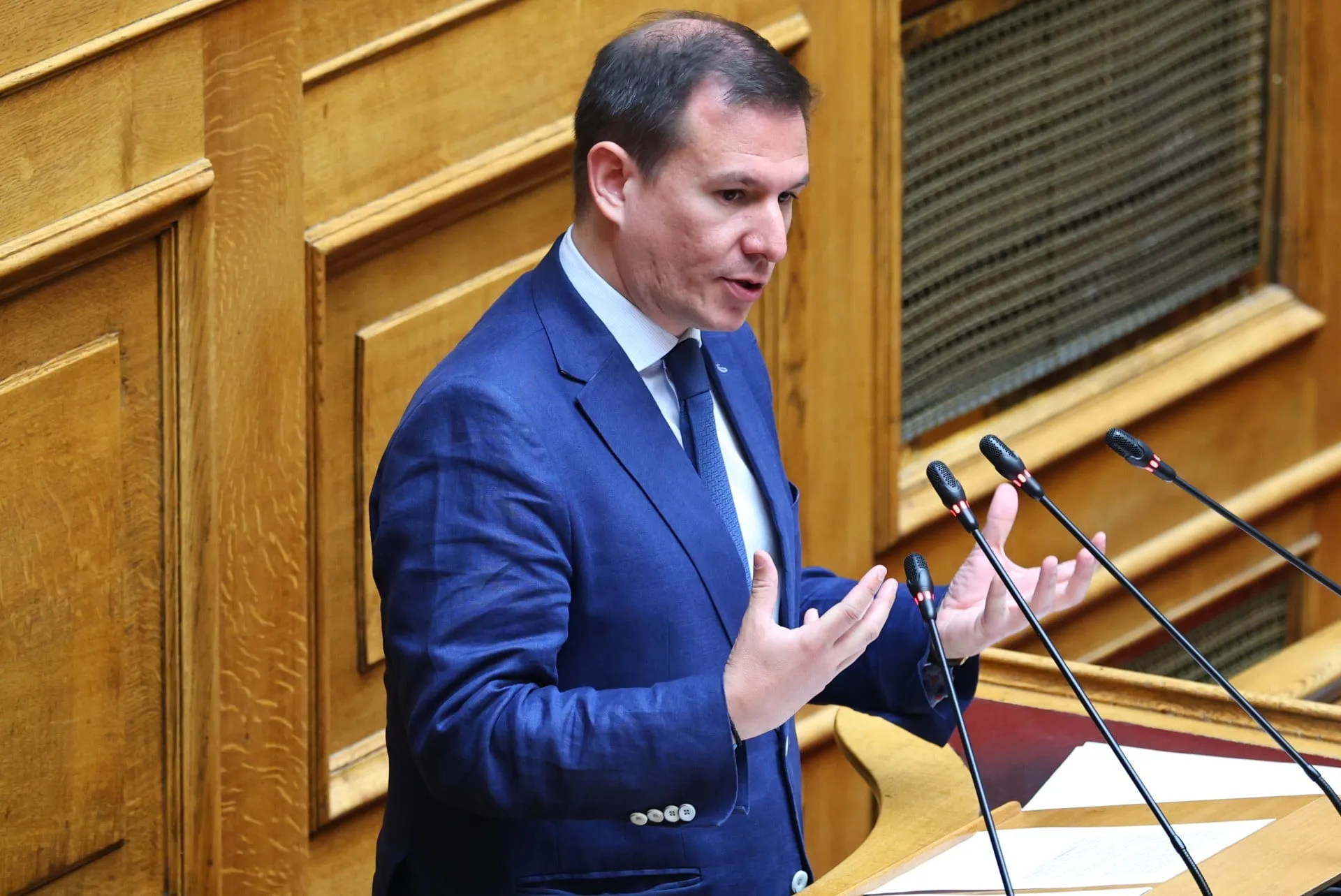 Ο Δουδωνής απαντά στον Μητσοτάκη για το Σύνταγμα
