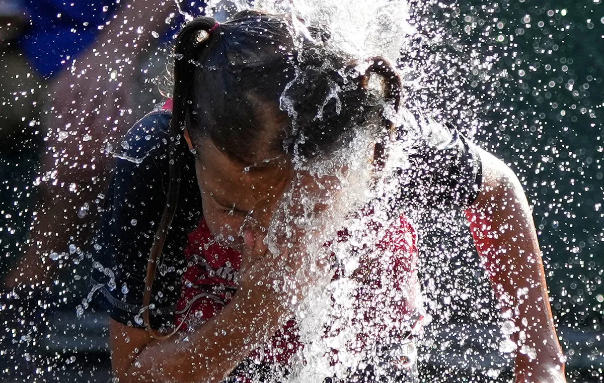 θερμόμετρο δείχνει καύσωνα με 43 βαθμούς Κελσίου