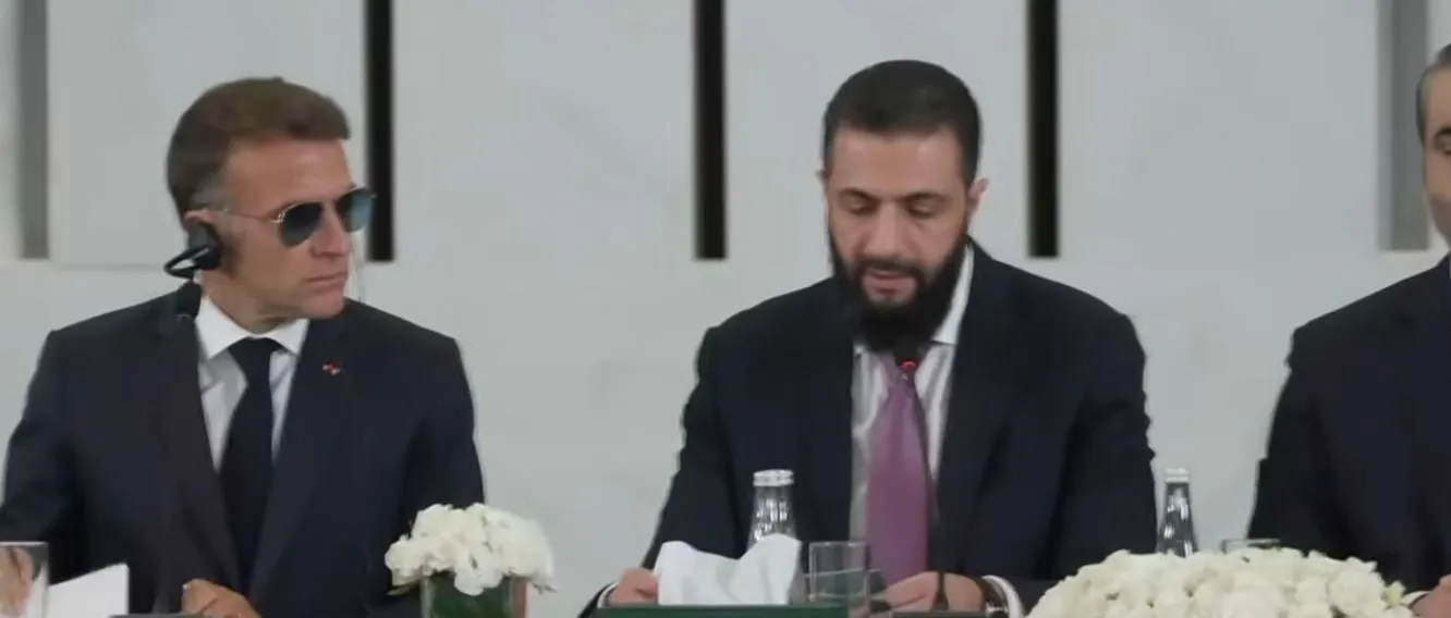 Ο Μακρόν και ο αλ Σαράα σε συνέντευξη Τύπου στη Δαμασκό